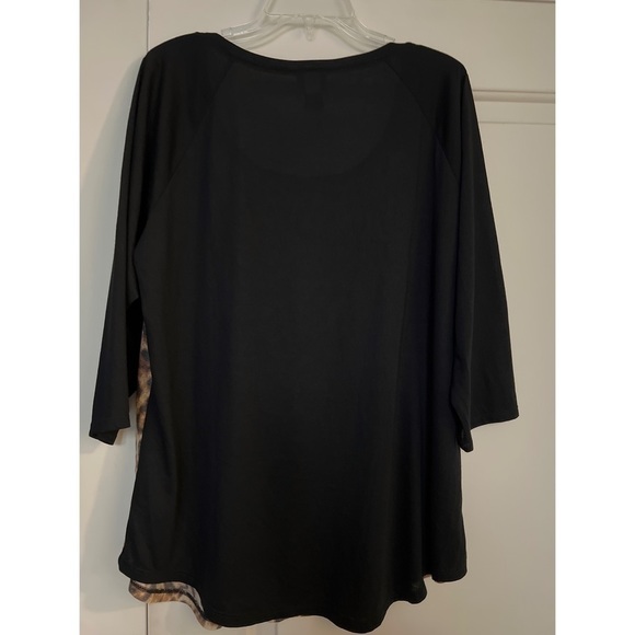 Torrid LEOPARD PRINT RAGLAN BASEBALL TOP - SIZE 2 - Picture 2 of 3